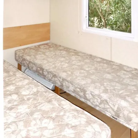 Дом отдыха Bungalow De 2 Chambres A Agde A 700 M De La Plage Avec Piscine Partagee Et Jardin Amenage Агд