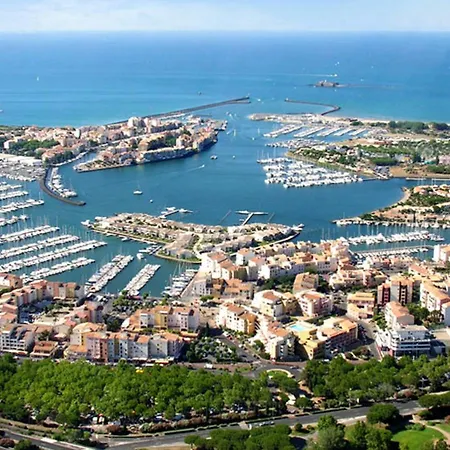 Дом отдыха Bungalow De 2 Chambres A Agde A 700 M De La Plage Avec Piscine Partagee Et Jardin Amenage Агд