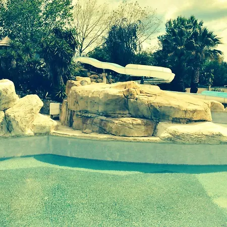 Bungalow De 2 Chambres A Agde A 700 M De La Plage Avec Piscine Partagee Et Jardin Amenage Дом отдыха *