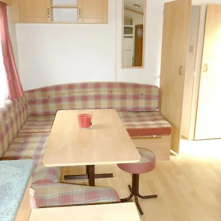 Дом отдыха Bungalow De 2 Chambres A Agde A 700 M De La Plage Avec Piscine Partagee Et Jardin Amenage *